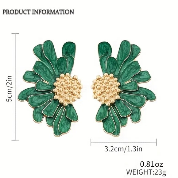 Exquisite Green Flower Design Stud Earrings - Picture 4 of 4